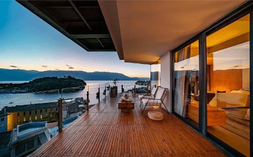 Hotel con vistas